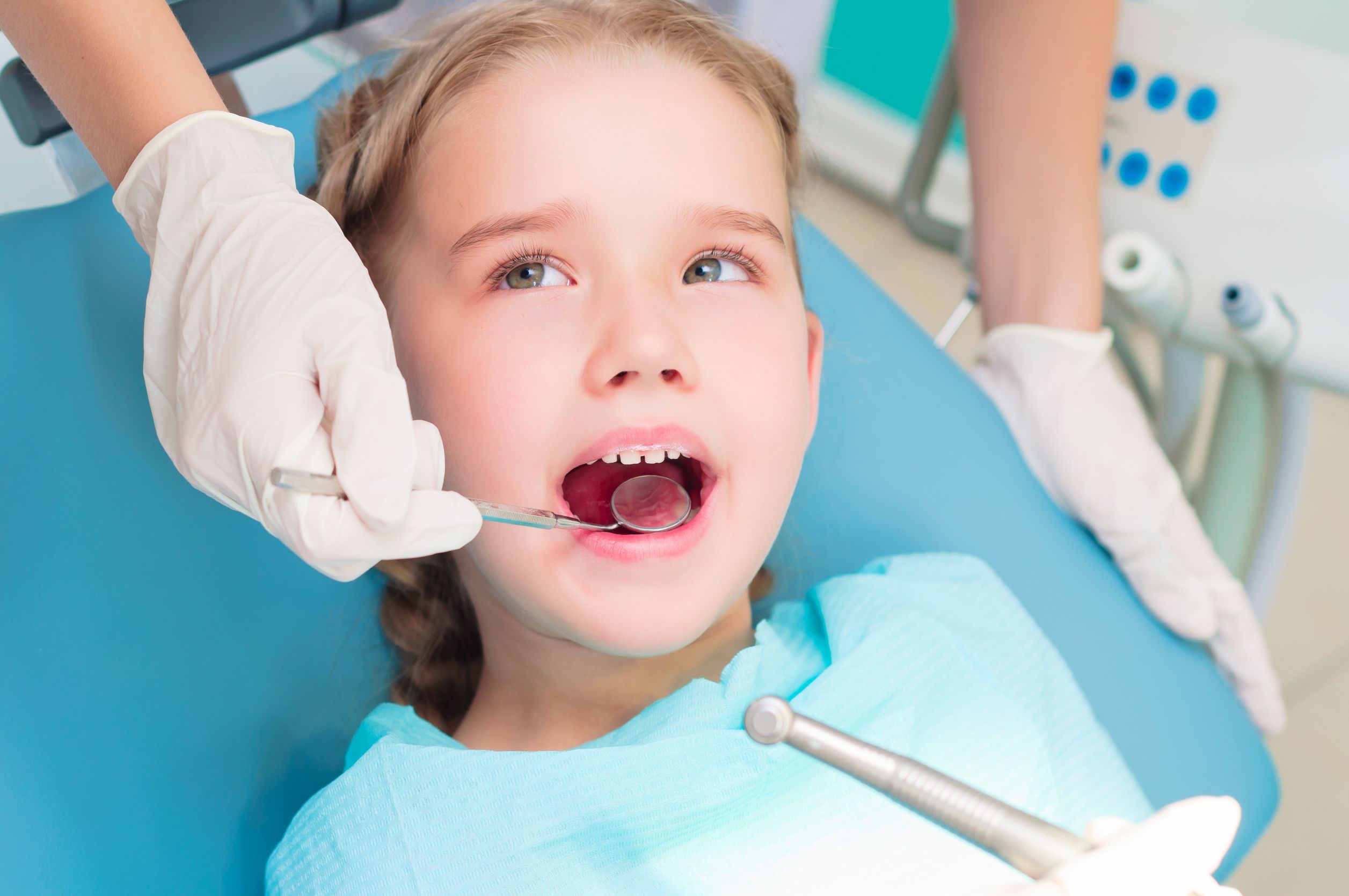 Лечение заболевшего зуба. Кариес молочных зубов детская стоматология.